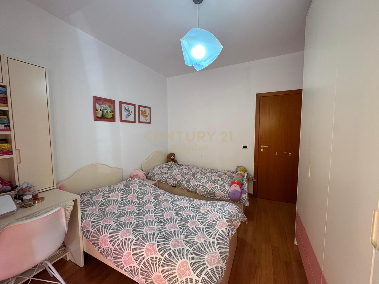 SHESIM APARTAMENT 2+1+2 TEK KOMUNA E PARISIT!