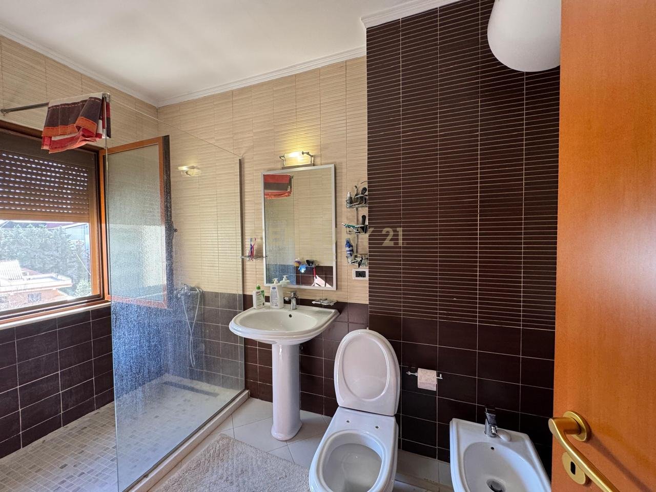 SHESIM APARTAMENT 2+1+2 TEK KOMUNA E PARISIT!