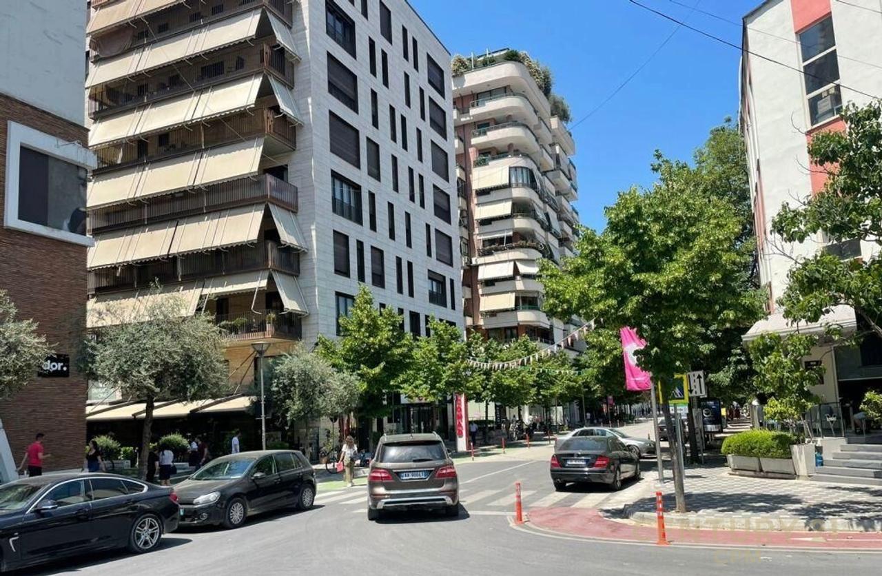 IN AFFITTO APPARTAMENTO/UFFICIO 3+1+2 GARDA, TIRANA