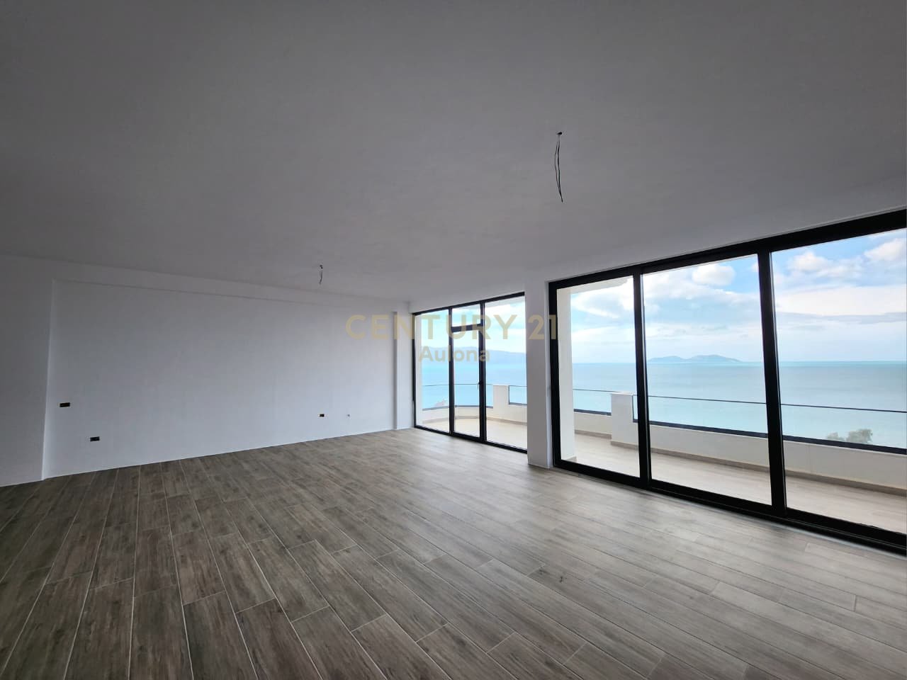 🌅 Apartament Ekskluziv me Pamje 360° në Vlorë