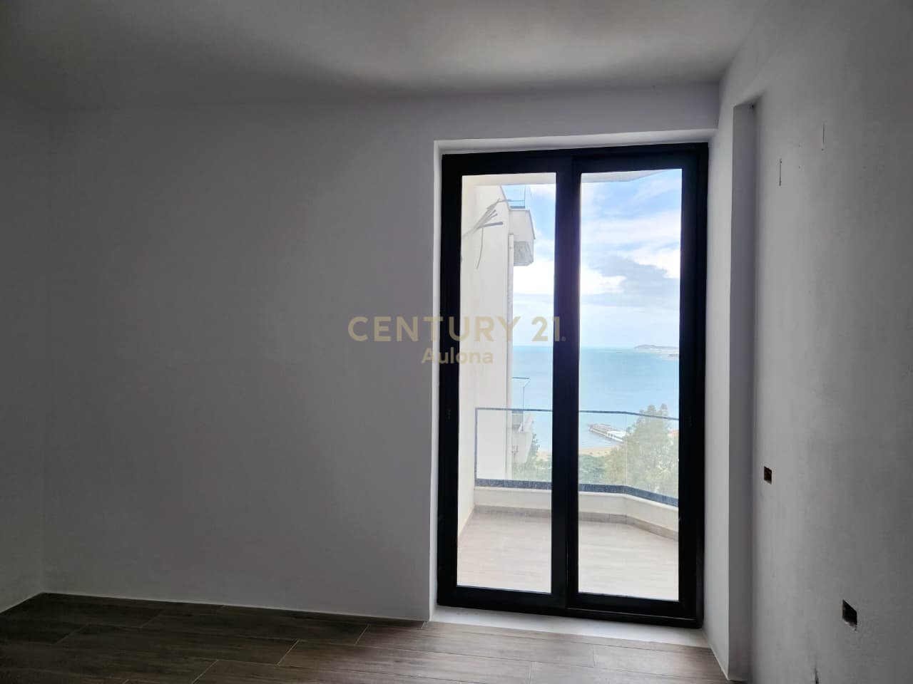 🌅 Apartament Ekskluziv me Pamje 360° në Vlorë