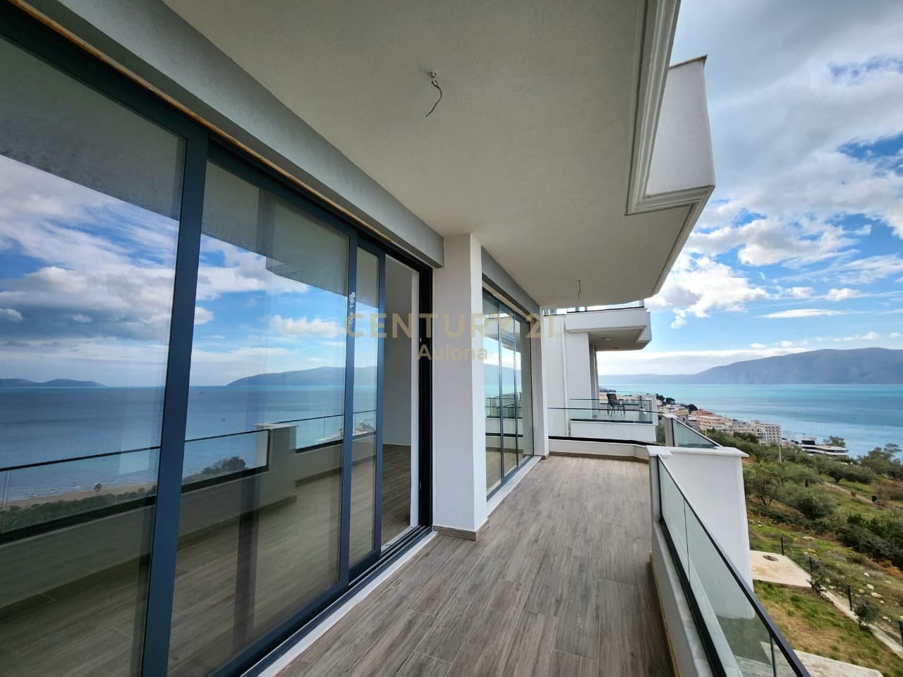 🌅 Apartament Ekskluziv me Pamje 360° në Vlorë