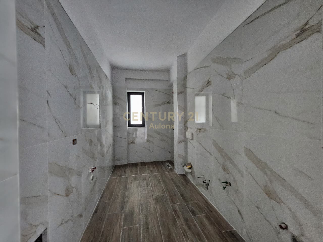 🌅 Apartament Ekskluziv me Pamje 360° në Vlorë