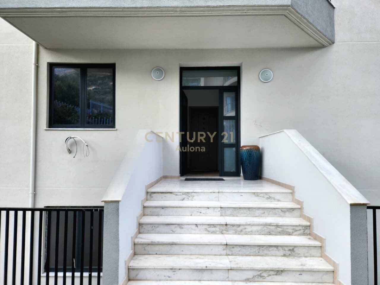 🌅 Apartament Ekskluziv me Pamje 360° në Vlorë