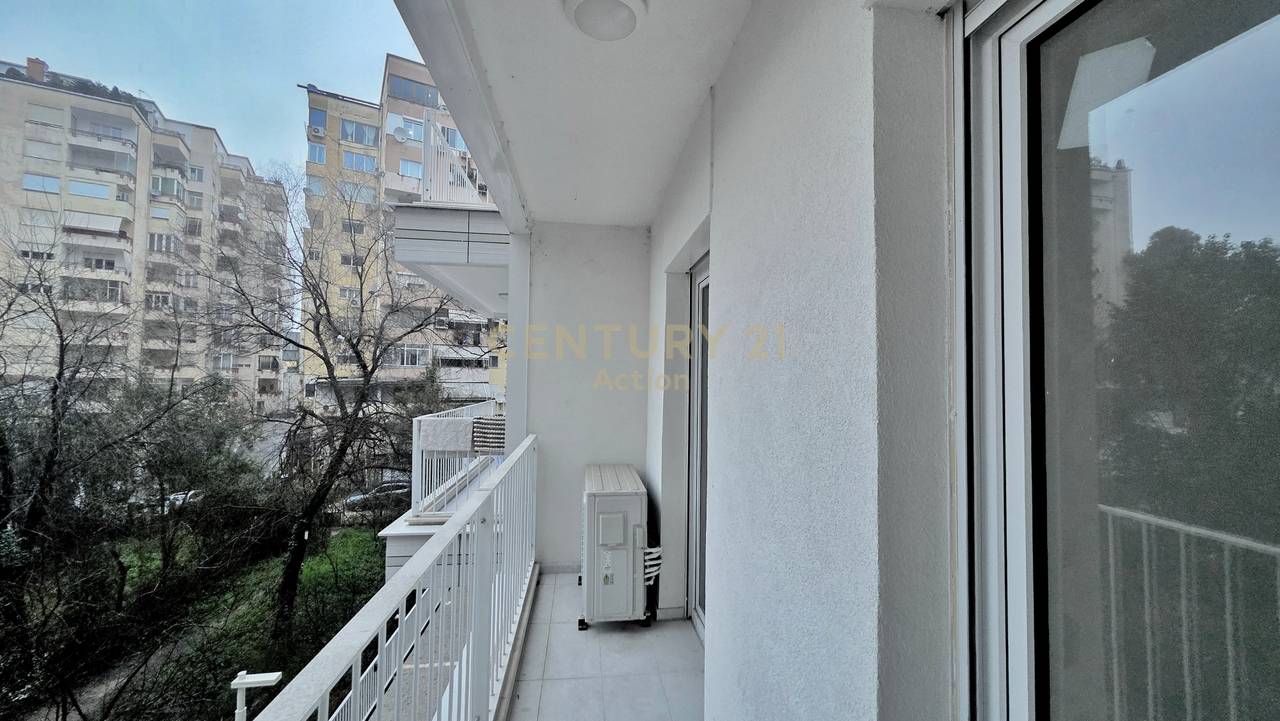 JAPIM ME QIRA AMBIENT PER ZYRE ,GARDEN SIDE RESIDENCE!