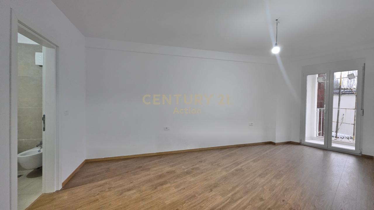 JAPIM ME QIRA AMBIENT PER ZYRE ,GARDEN SIDE RESIDENCE!