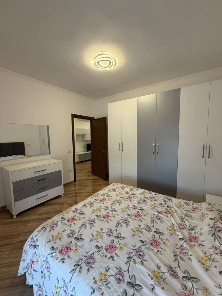 APARTAMENT 2+1+2 PER QERA NE QENDER TE DURRESIT!!!! - 500€ | 87 m²