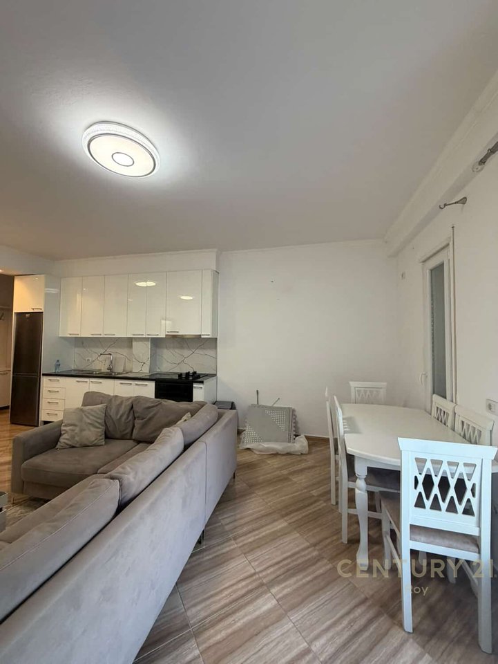 APARTAMENT 2+1+2 PER QERA NE QENDER TE DURRESIT!!!! - 500€ | 87 m²