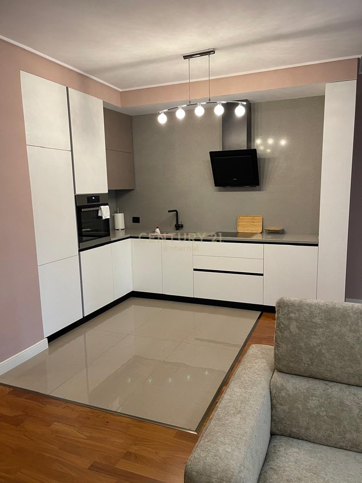 Appartamento 2+1 + 1 posto auto in affitto al Complesso Delijorgji