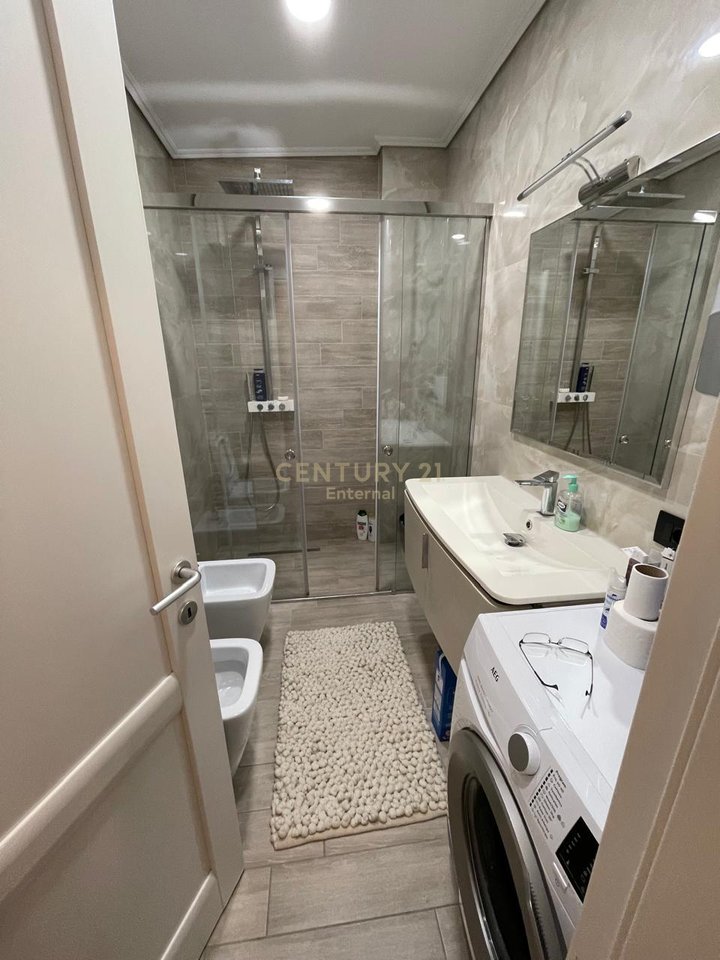 Appartamento 2+1 + 1 posto auto in affitto al Complesso Delijorgji