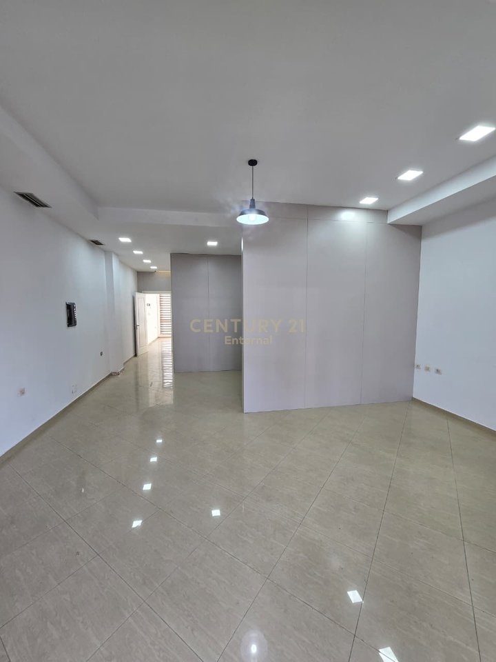Commercial premises for sale at Pallati me Shigjeta