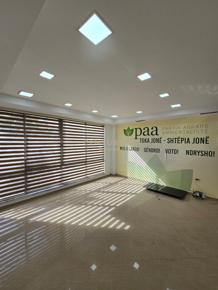 Commercial premises for sale at Pallati me Shigjeta