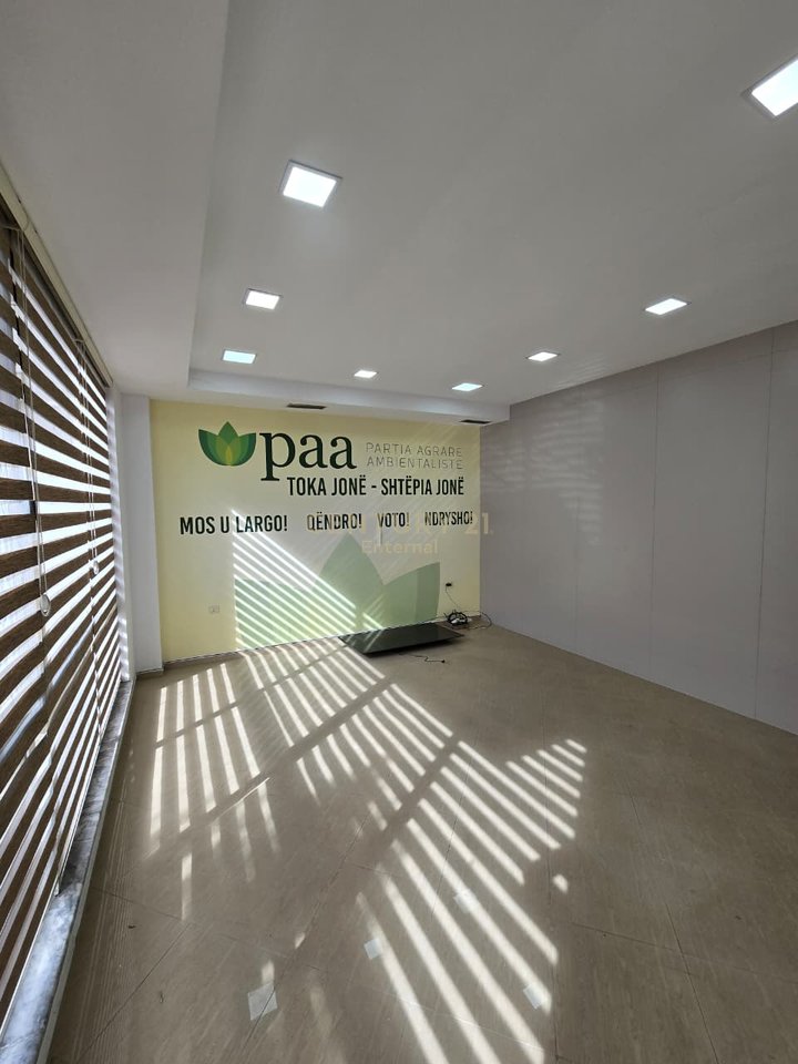Commercial premises for sale at Pallati me Shigjeta