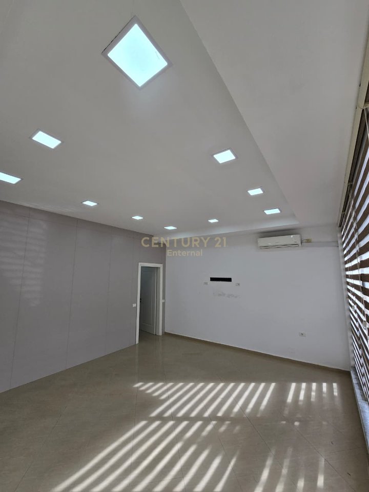 Commercial premises for sale at Pallati me Shigjeta