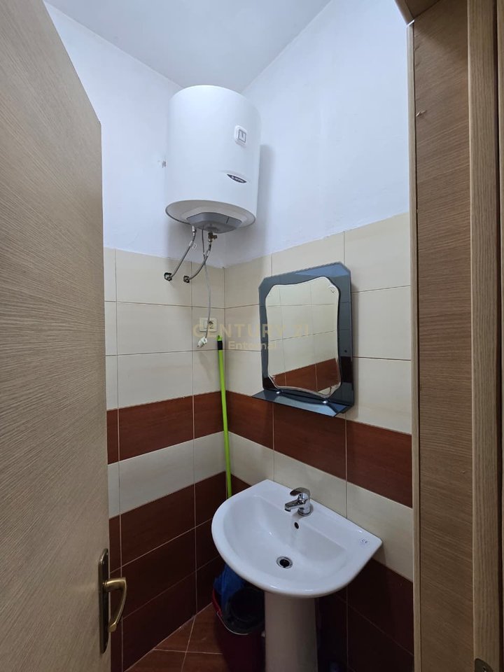 Commercial premises for sale at Pallati me Shigjeta