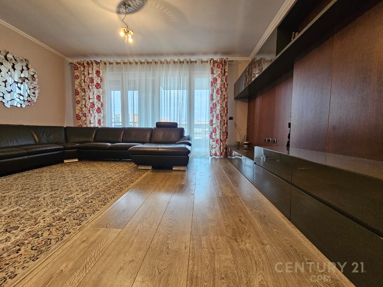 Super appartamento 3+1+2 in vendita di fronte a Delijorgji!