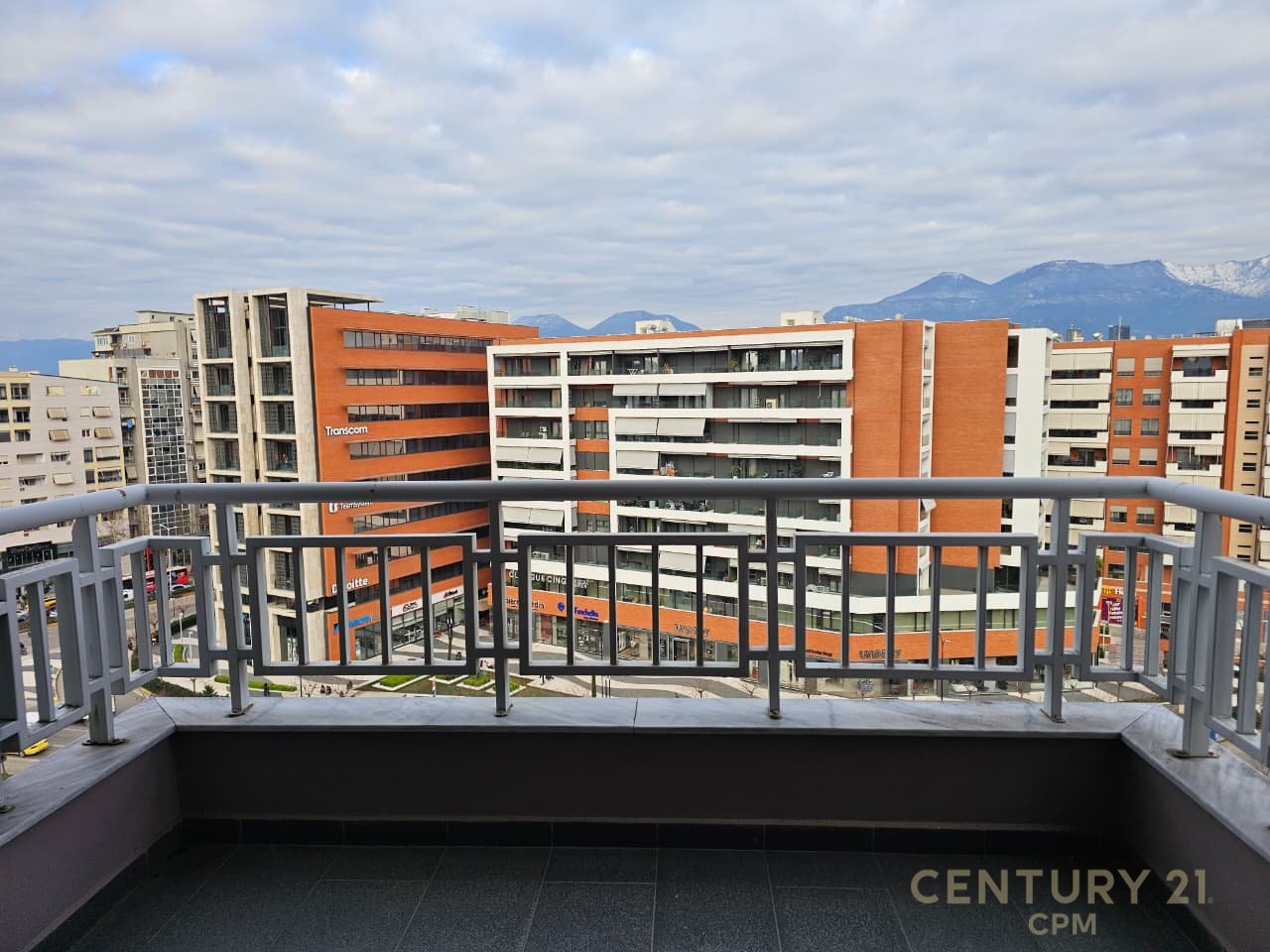 Super appartamento 3+1+2 in vendita di fronte a Delijorgji!