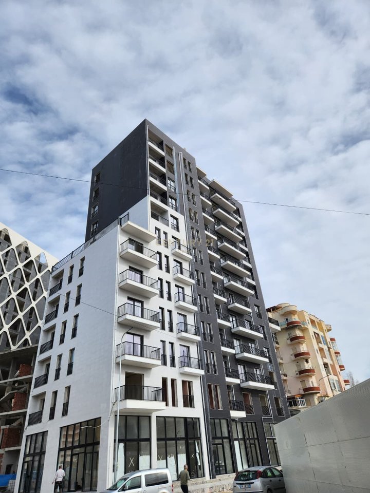 SHITET APARTAMENT  MODERN 1+1 PREMIUM  PRANE VLORA MARINA!!!