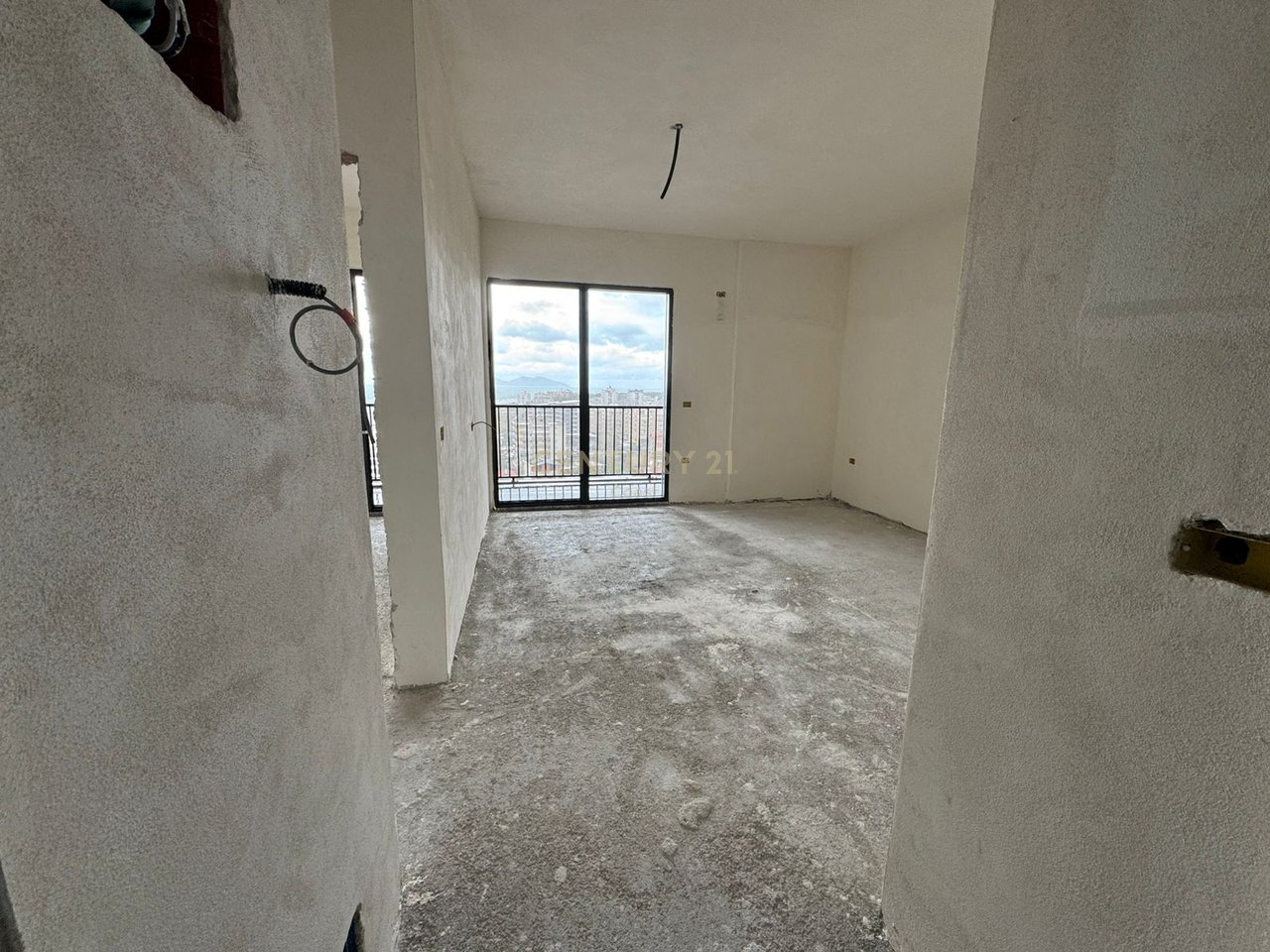 SHITET APARTAMENT  MODERN 1+1 PREMIUM  PRANE VLORA MARINA!!!