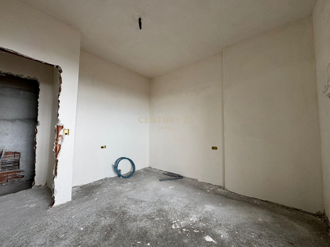 SHITET APARTAMENT  MODERN 1+1 PREMIUM  PRANE VLORA MARINA!!!