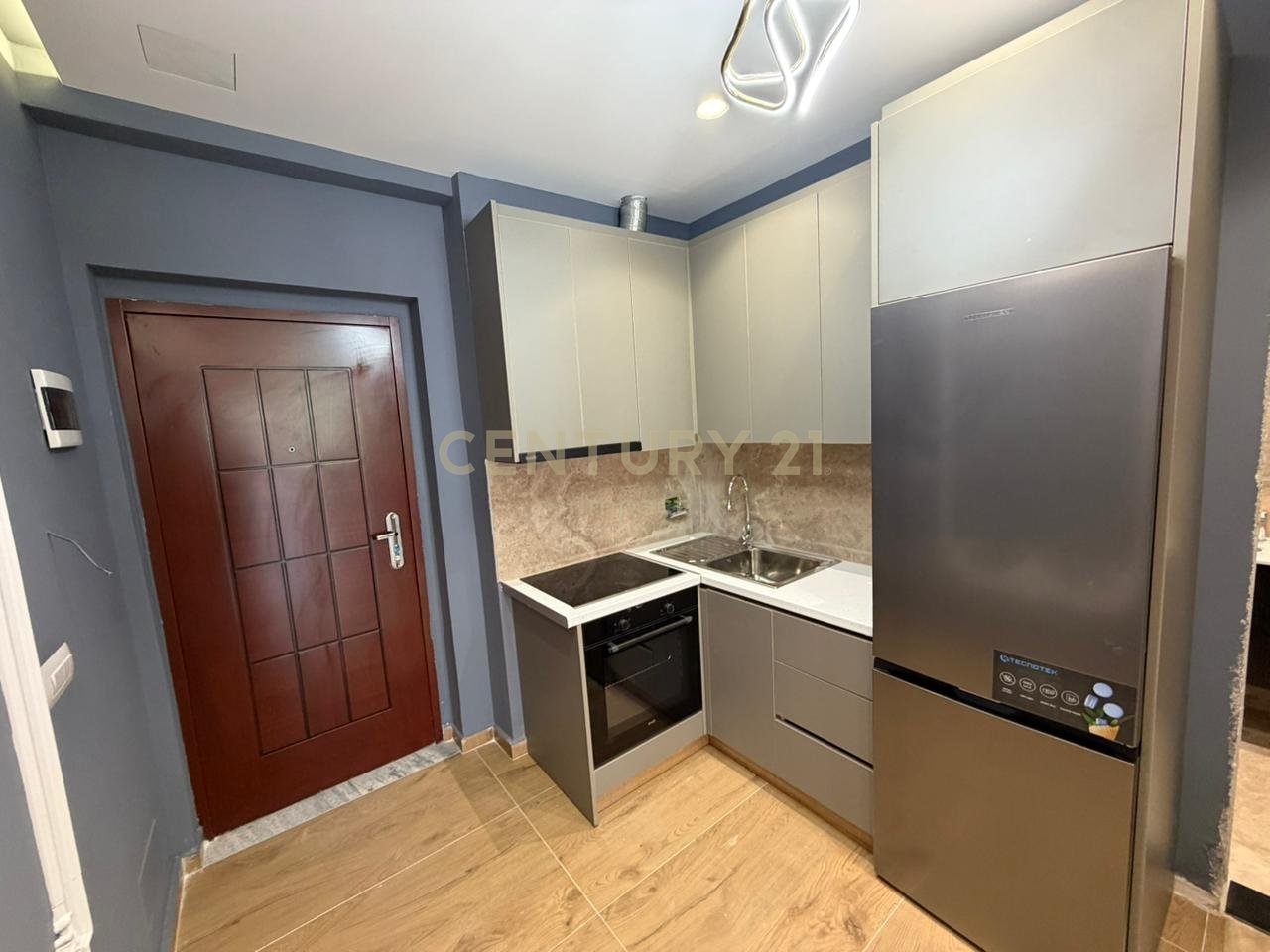 Garzoniere Në Shitje në Sarandë - 77,000€!