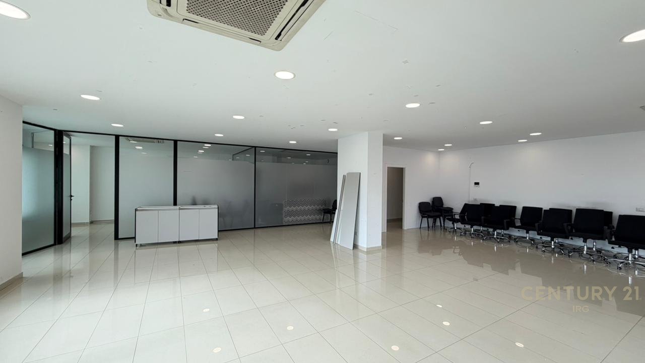 ZYRE ME QERA TE HILTON, PRANE DELIJORGJIT