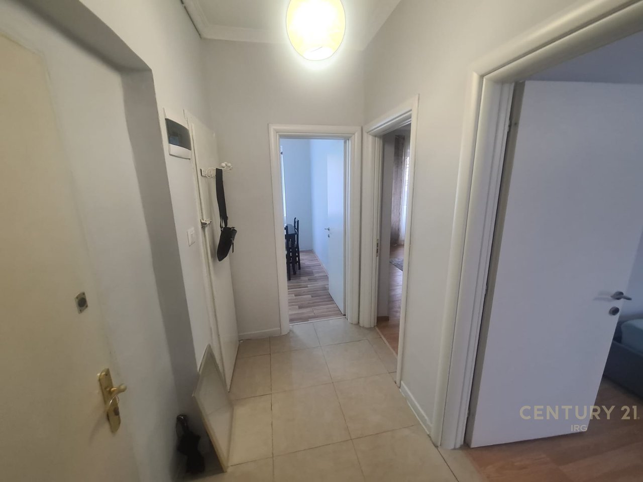 APARTAMENT 1+1+DEPO TEK RRUGA E DURRESIT!