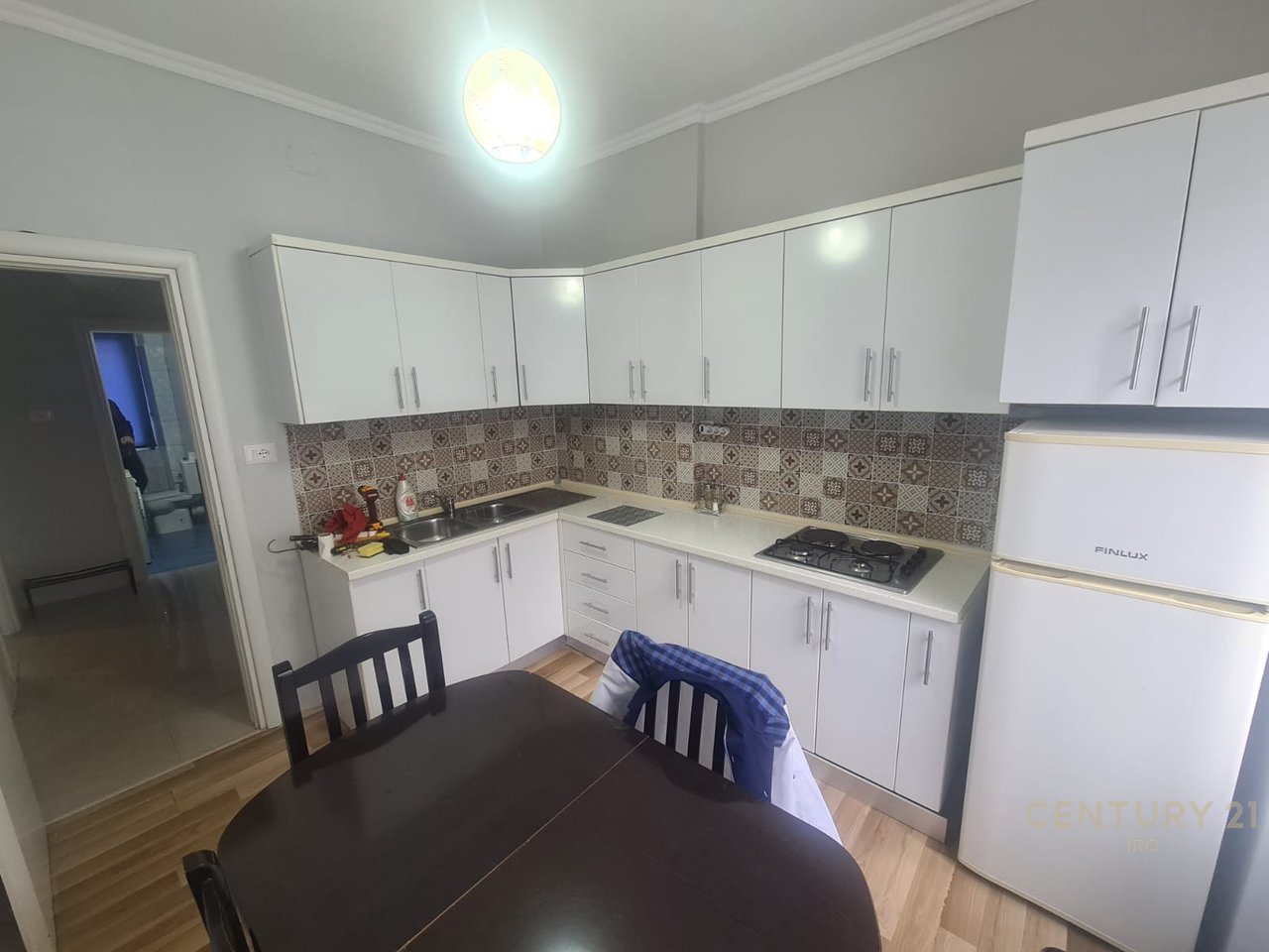 APARTAMENT 1+1+DEPO TEK RRUGA E DURRESIT!