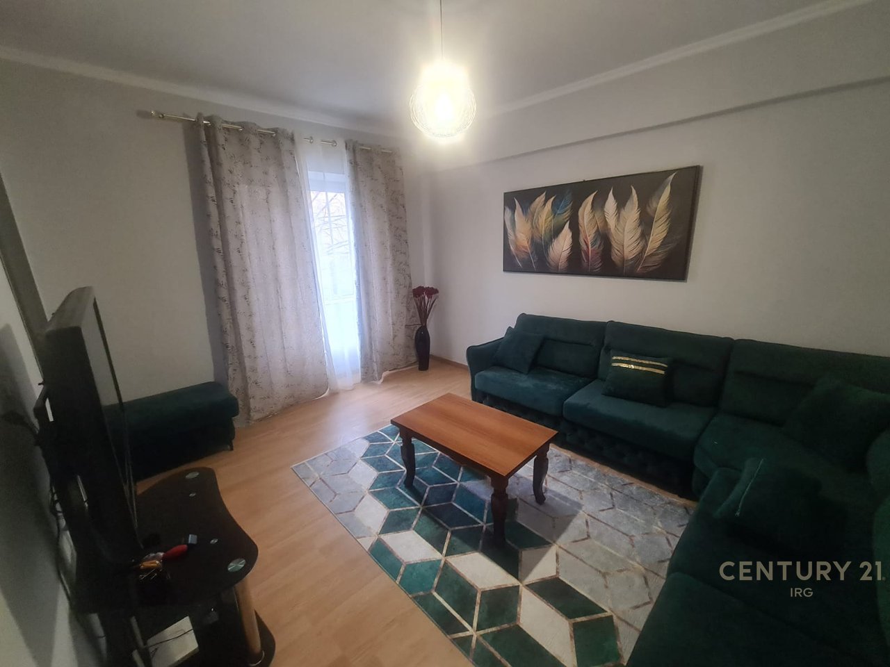 APARTAMENT 1+1+DEPO TEK RRUGA E DURRESIT!