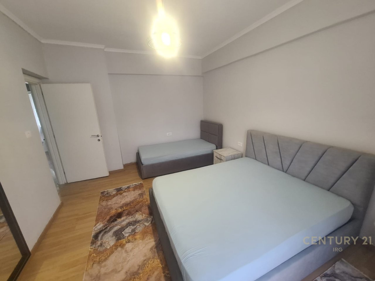 APARTAMENT 1+1+DEPO TEK RRUGA E DURRESIT!
