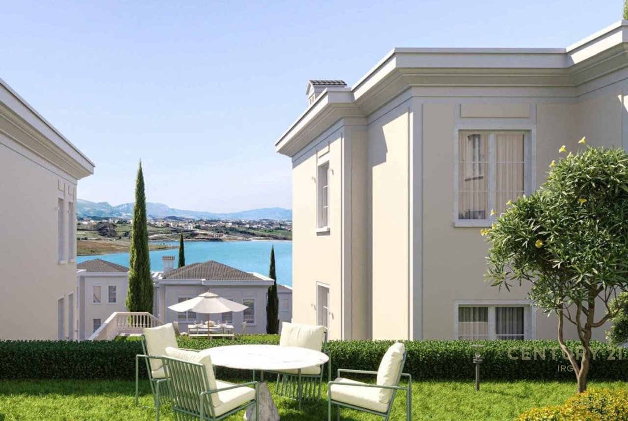 VILE TE ROLLING HILLS LAKE!