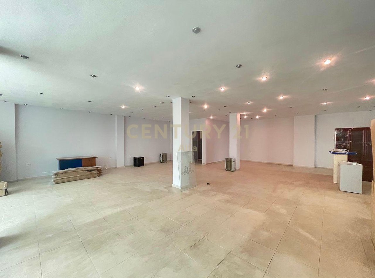 Business building for rent in New Ring!