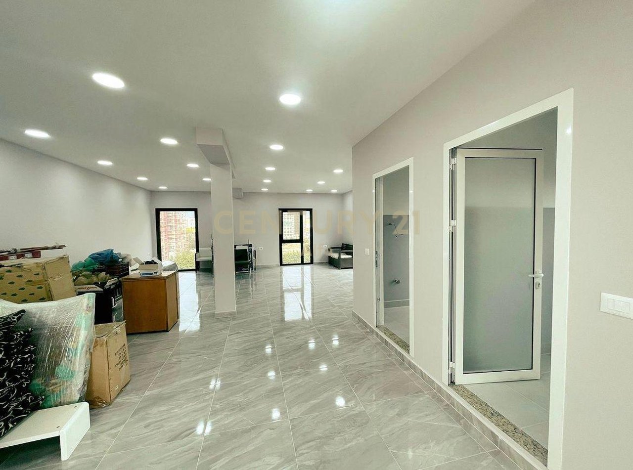 Business building for rent in New Ring!