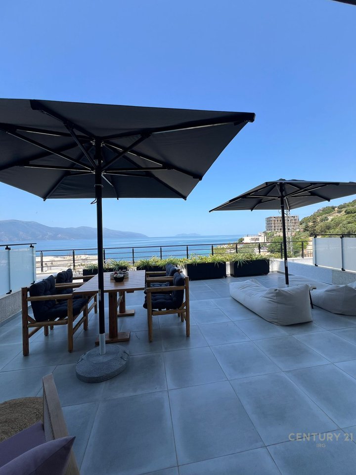 Shitet 2 Studio Apartment me post parkimi Buze deti me pamje nga Deti!