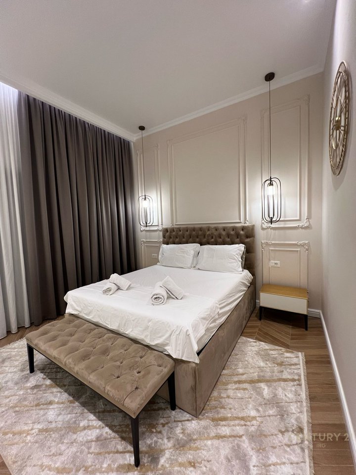 Shitet 2 Studio Apartment me post parkimi Buze deti me pamje nga Deti!