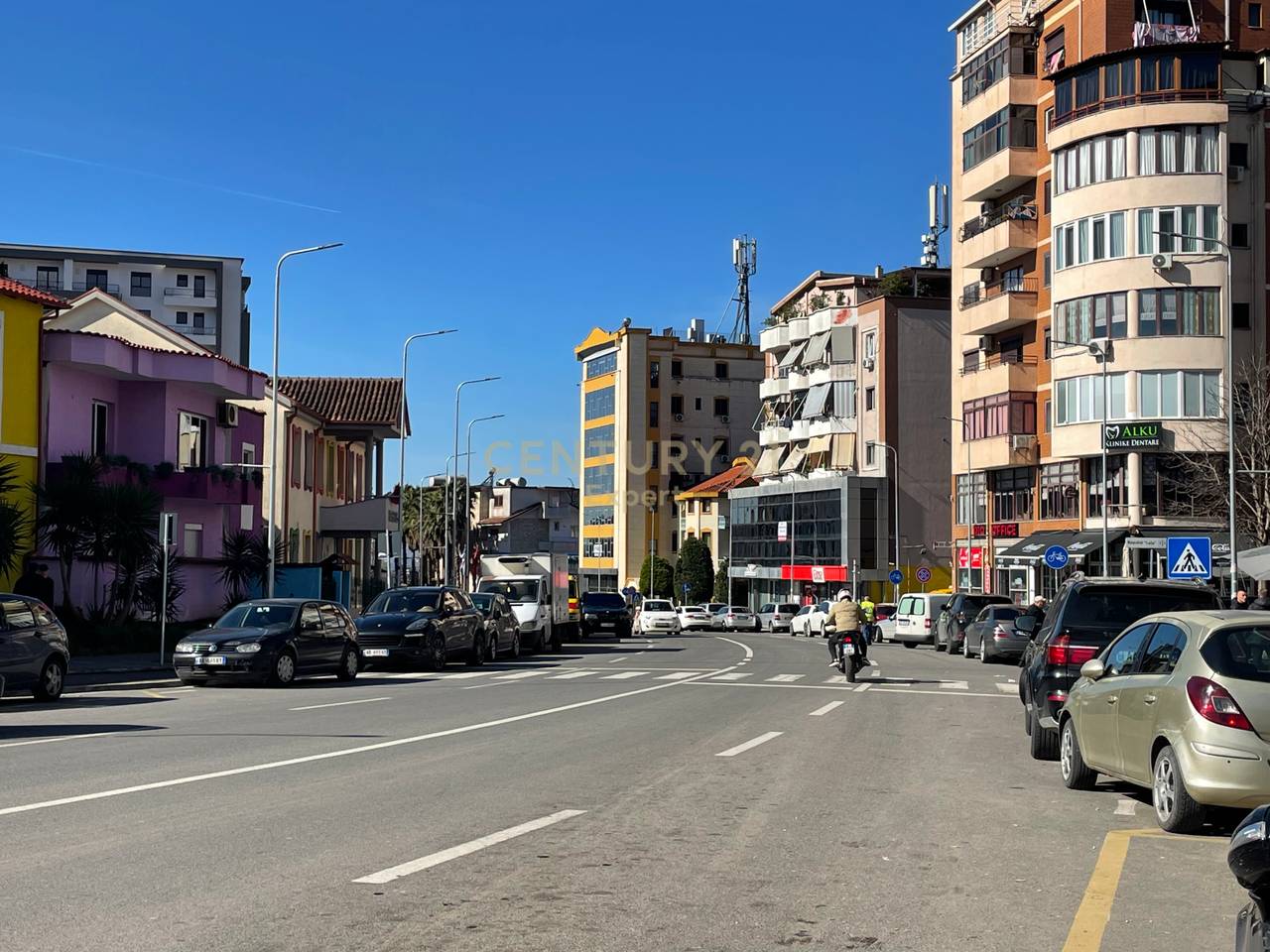 SPAZIO COMMERCIALE IN AFFITTO A KINOSTUDIO!!