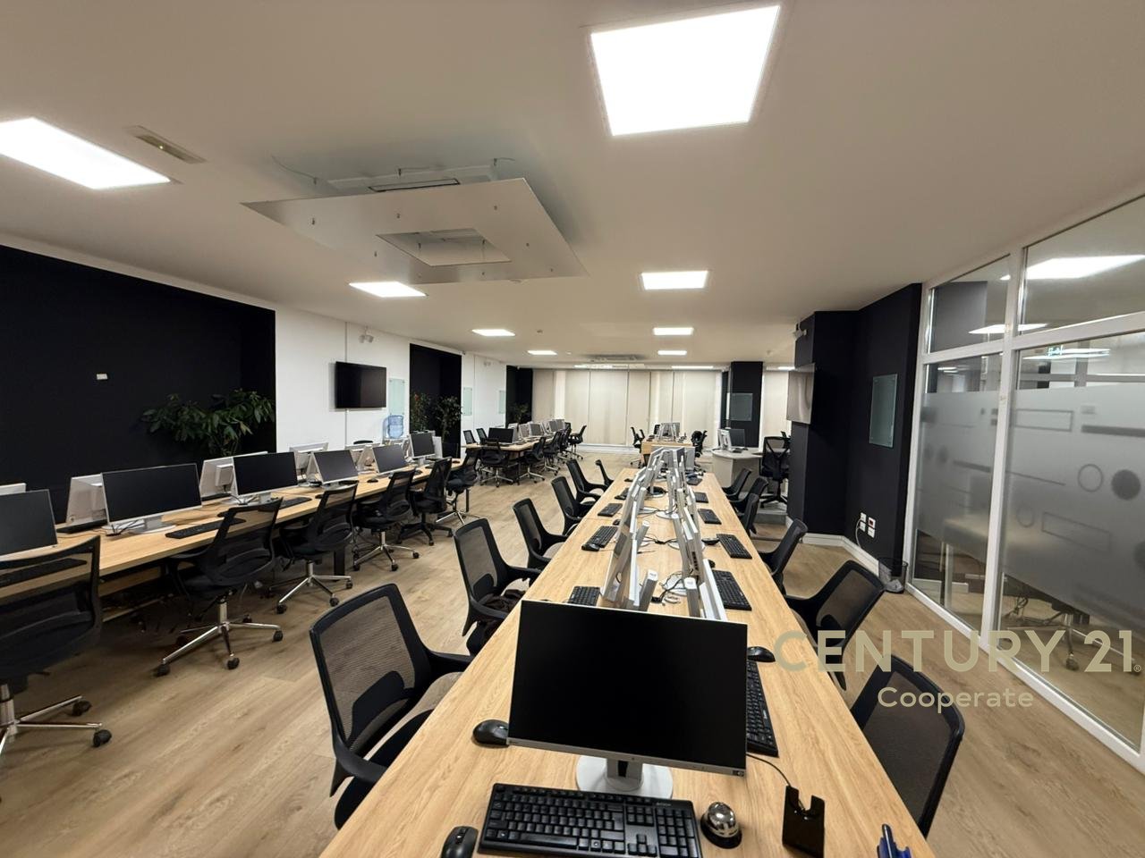 JAPIM ME QIRA ZYRE 583M²  - TEK DELIJORGJI