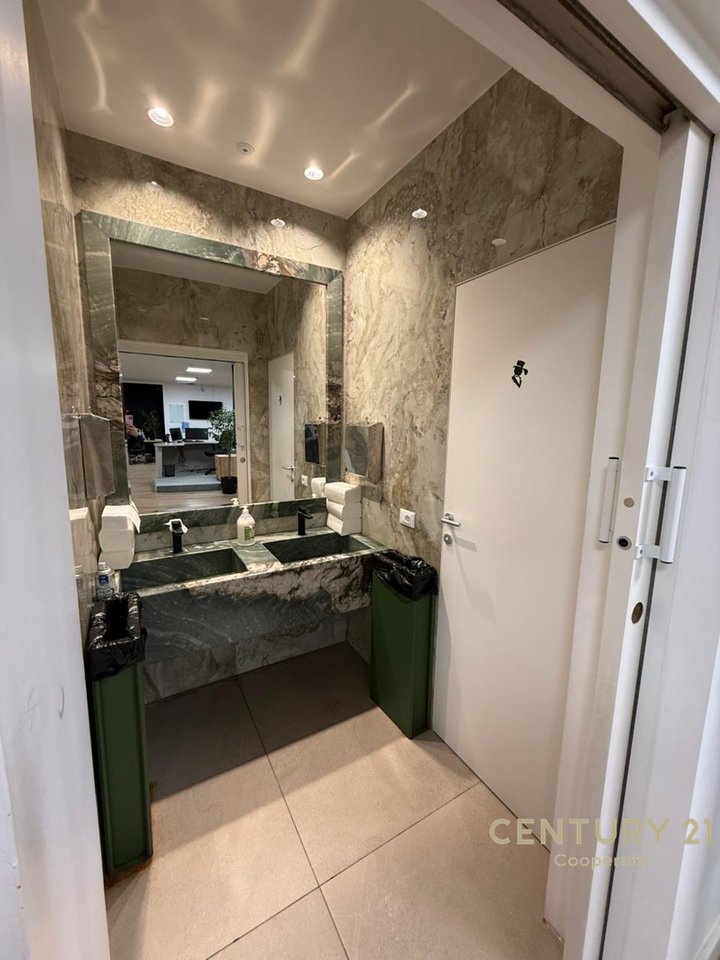 JAPIM ME QIRA ZYRE 583M²  - TEK DELIJORGJI