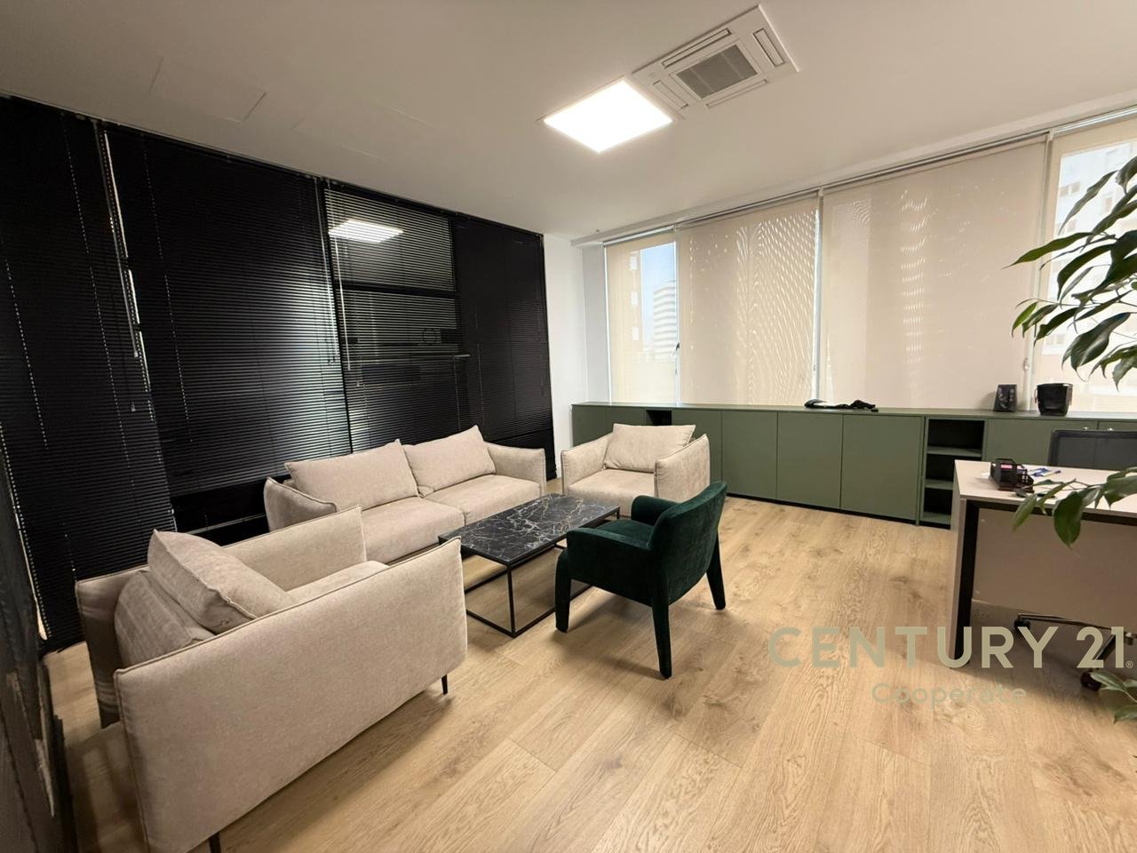 JAPIM ME QIRA ZYRE 583M²  - TEK DELIJORGJI