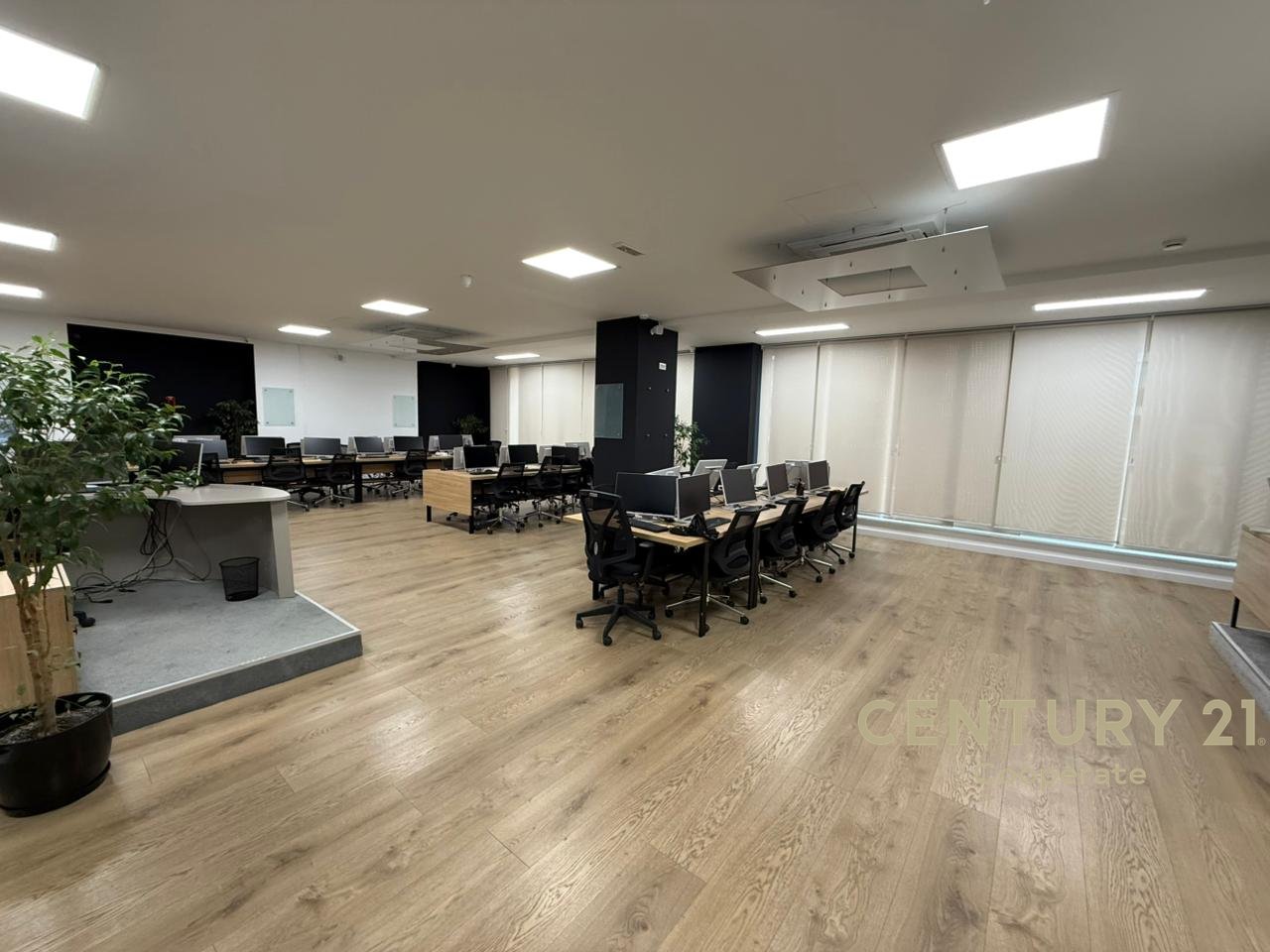 JAPIM ME QIRA ZYRE 583M²  - TEK DELIJORGJI