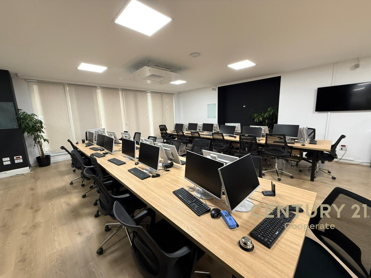 JAPIM ME QIRA ZYRE 583M²  - TEK DELIJORGJI