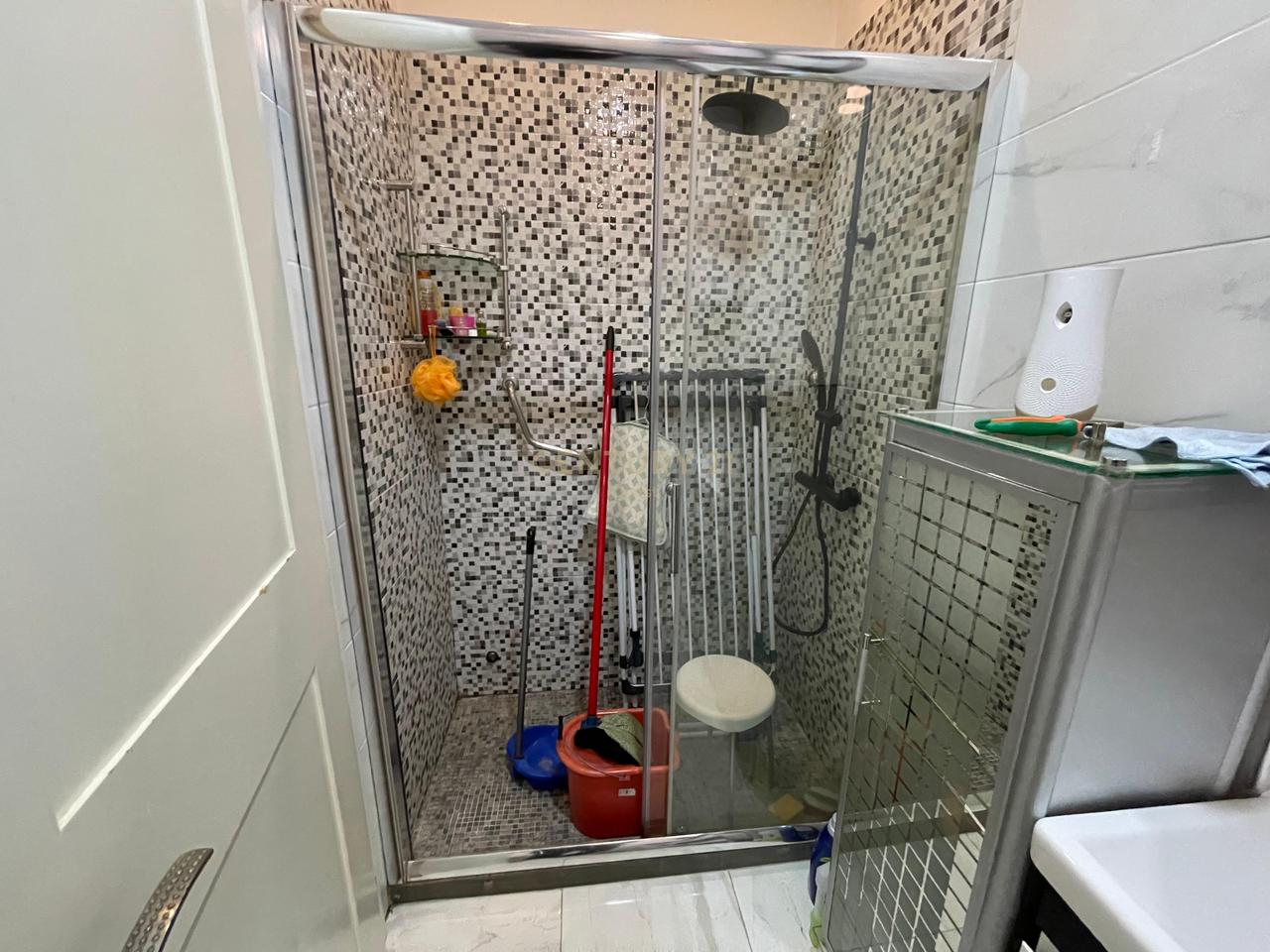 JEPET ME QIRA APARTAMENT 2+1 – RRUGA PAVARËSIA, LART MAX OPTIKA!