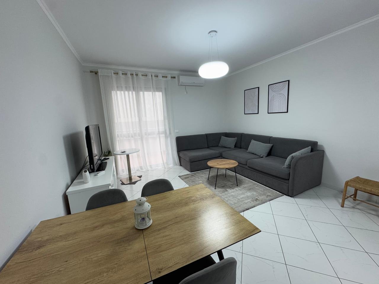 JEPET PER QIRA APARTAMENT 1+1 NE LUNGOMARE!