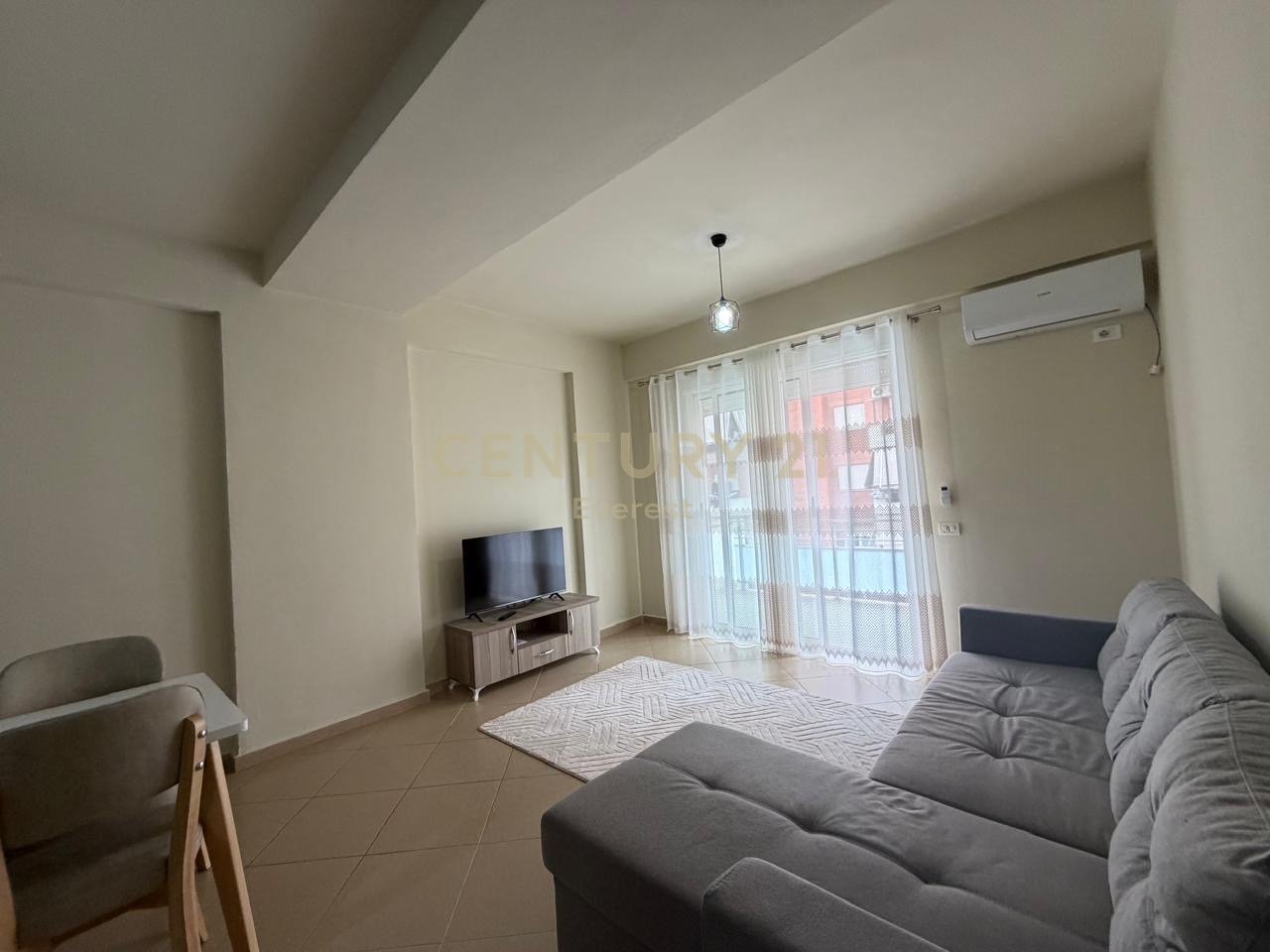 GOLDEN PARK, APARTAMENT 2+1 PER QIRA
