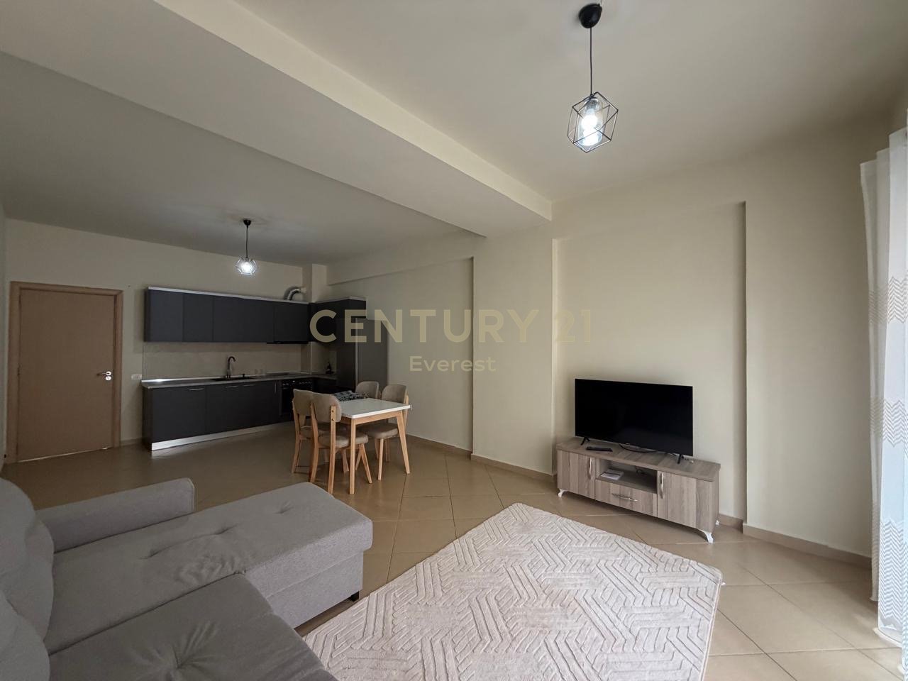 GOLDEN PARK, APARTAMENT 2+1 PER QIRA