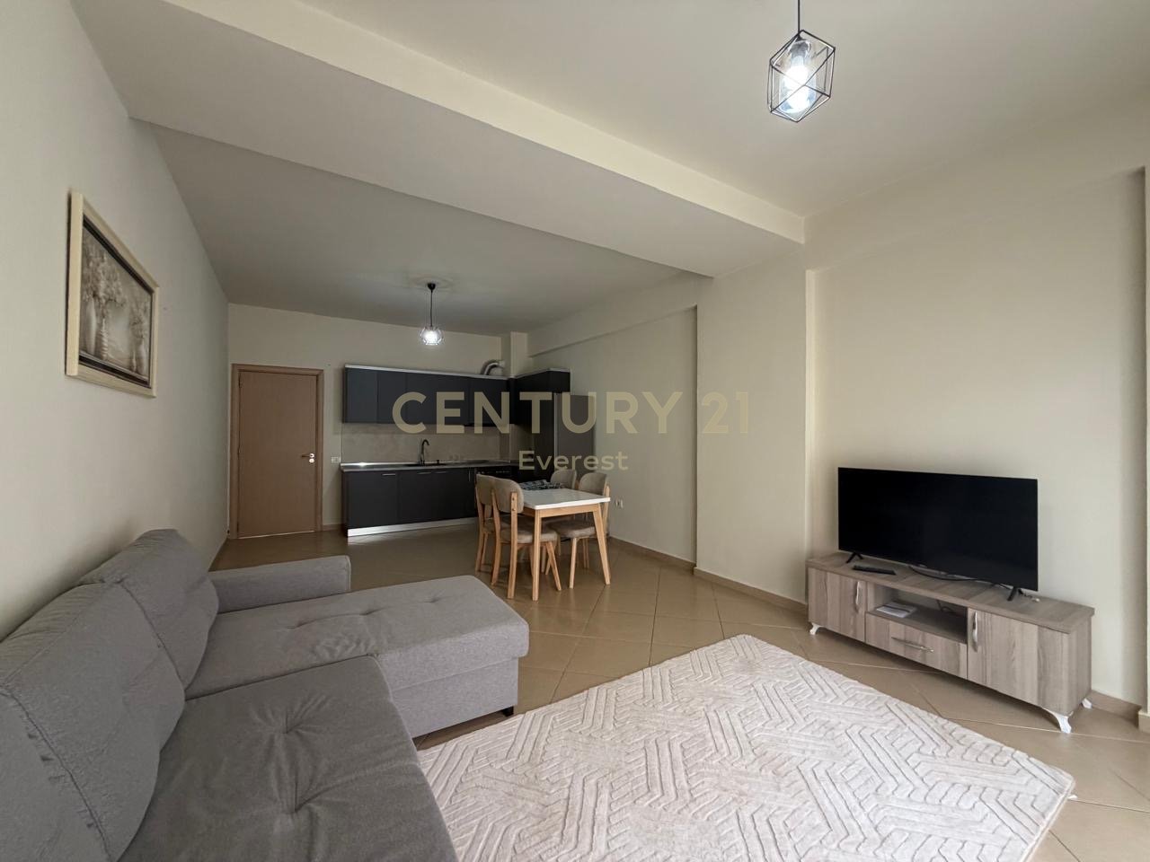 GOLDEN PARK, APARTAMENT 2+1 PER QIRA