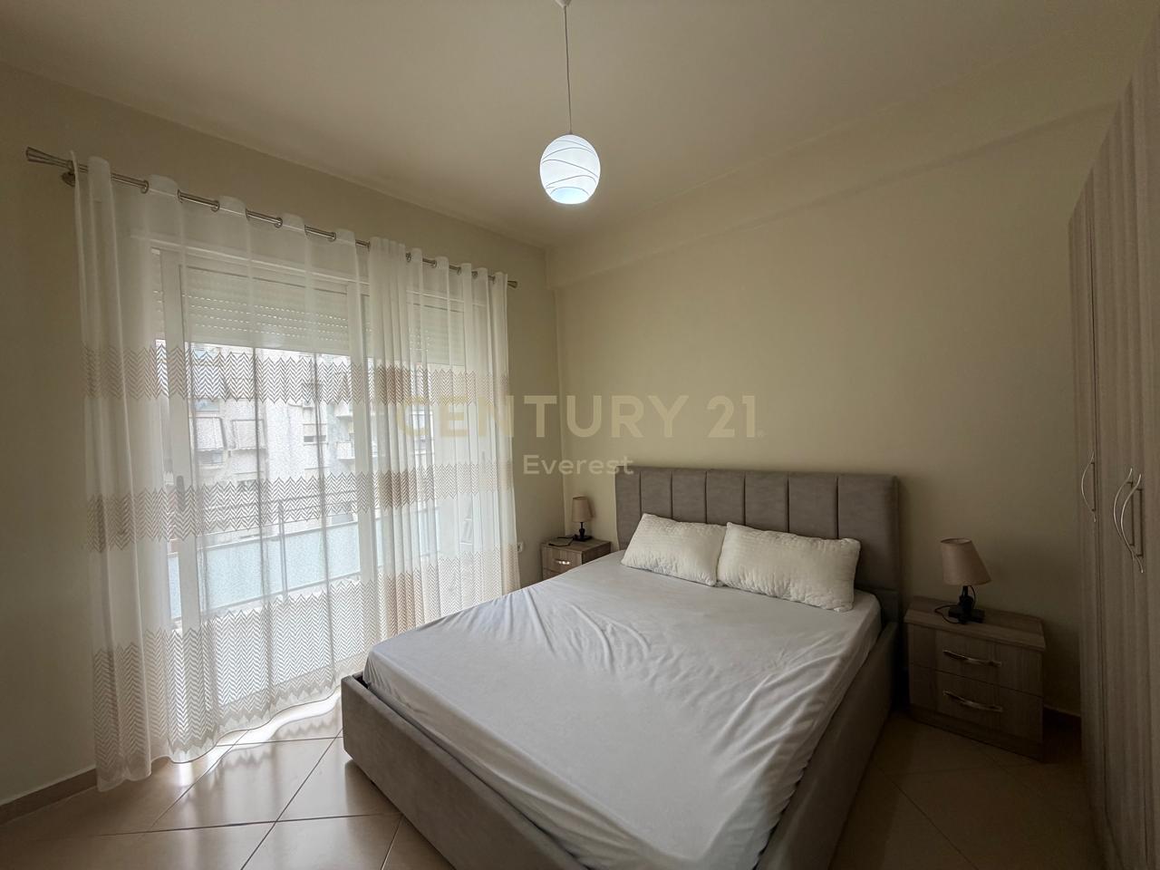 GOLDEN PARK, APARTAMENT 2+1 PER QIRA