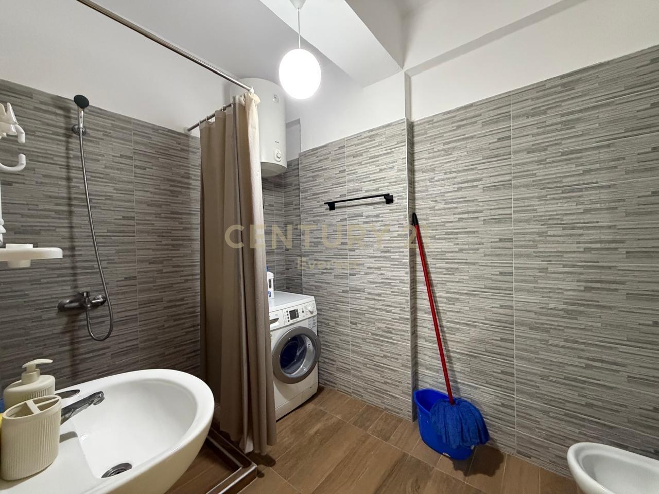 GOLDEN PARK, APARTAMENT 2+1 PER QIRA