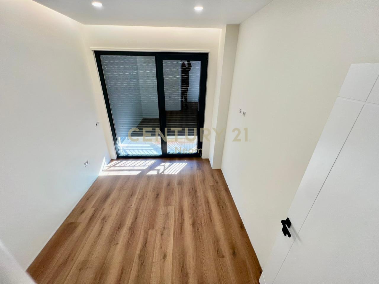 SHESIM, SUPER APARTAMENT 2+1+2 me POST PARKIMI, LIQENI THATË‼️