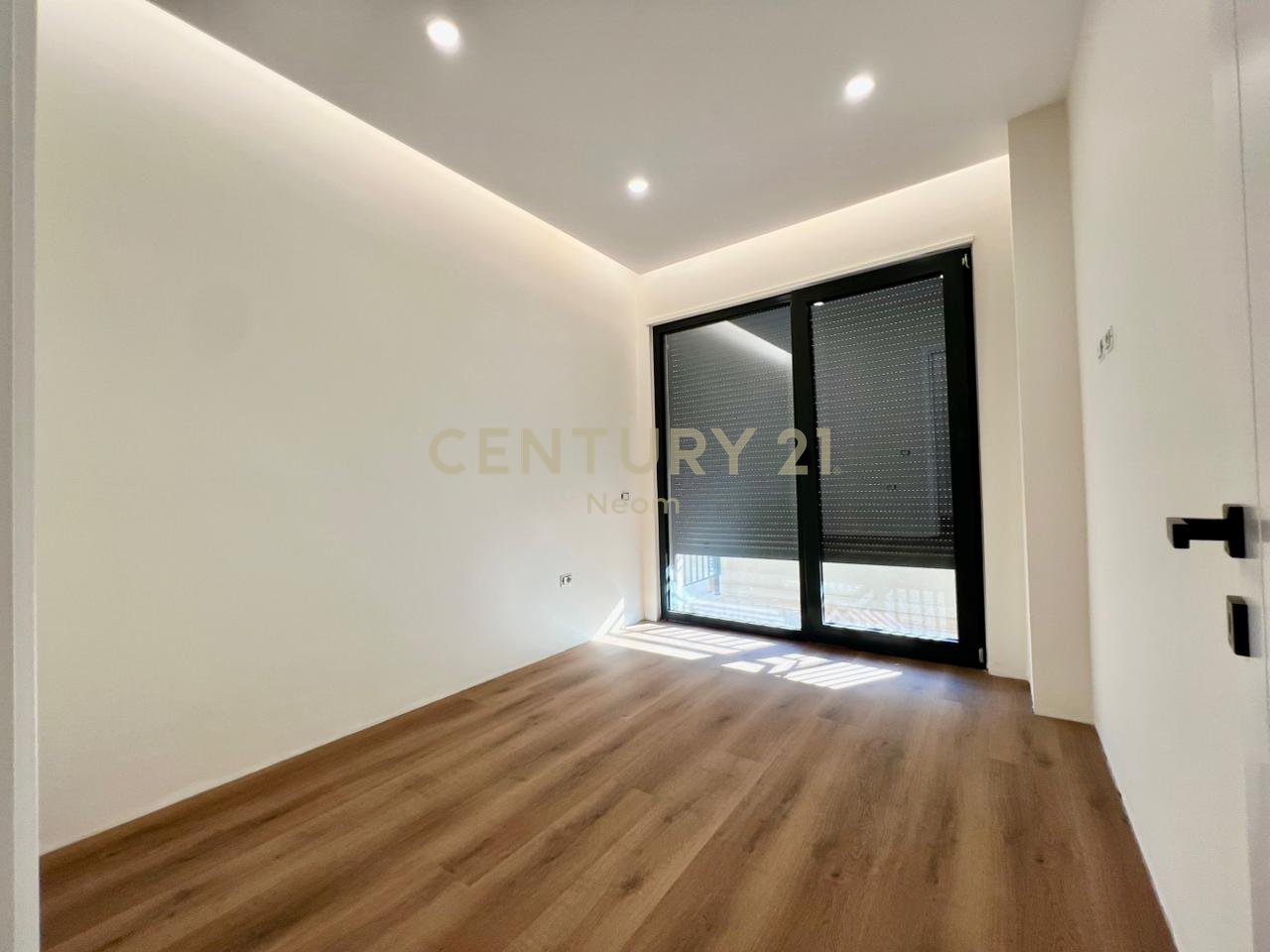 SHESIM, SUPER APARTAMENT 2+1+2 me POST PARKIMI, LIQENI THATË‼️